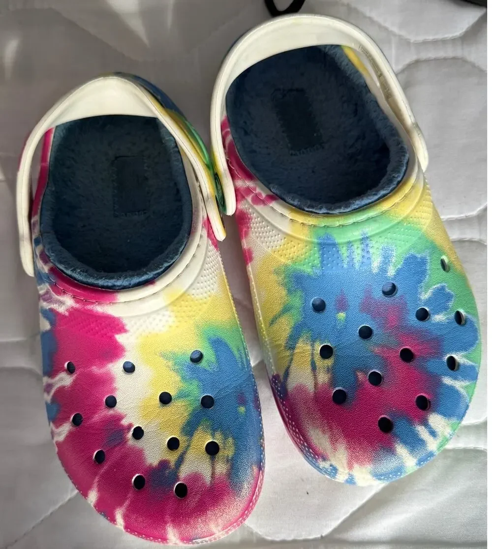Crocs tie dye fleece lines size J1